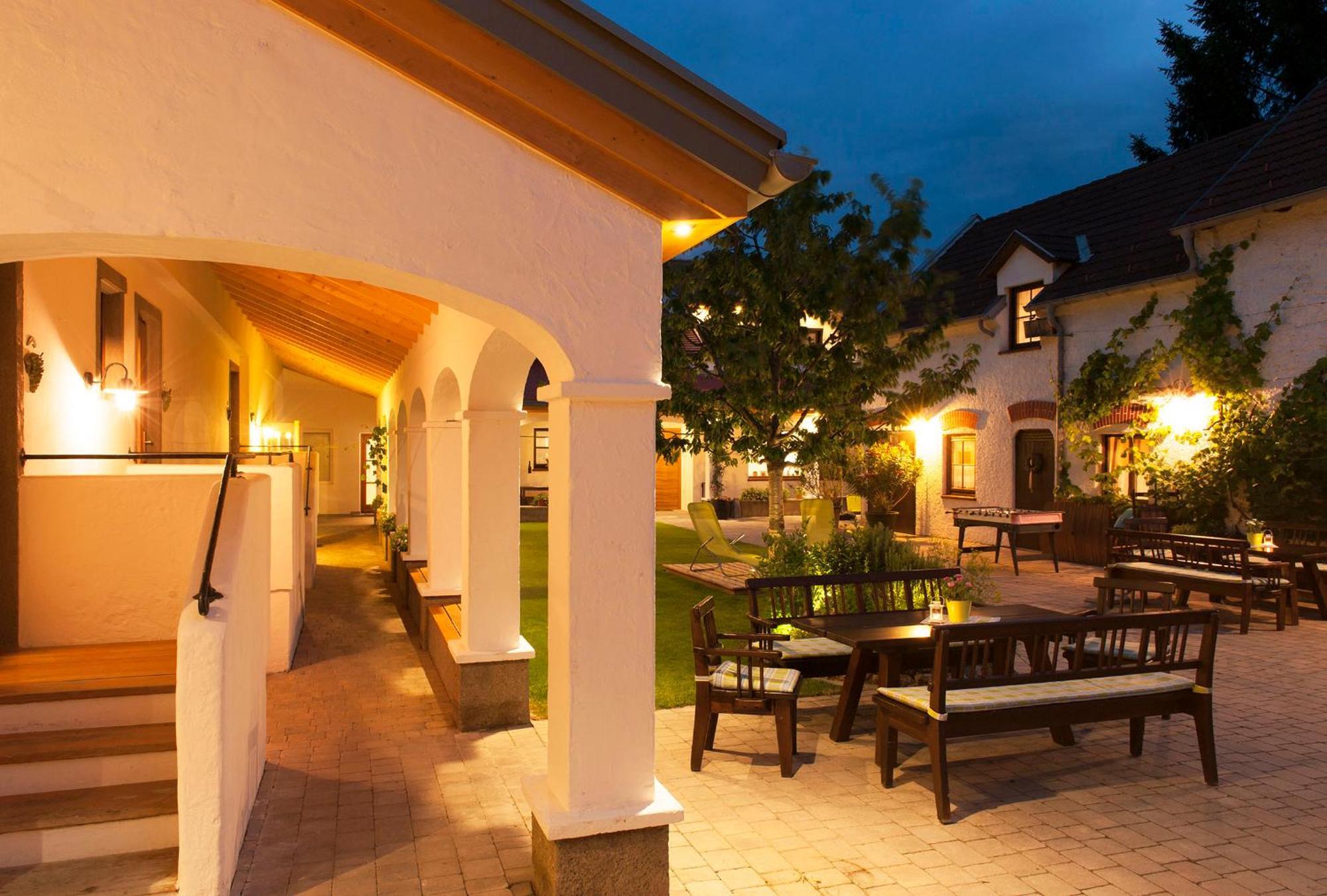 Winzerhof Kiss Hotel Jois Bagian luar foto