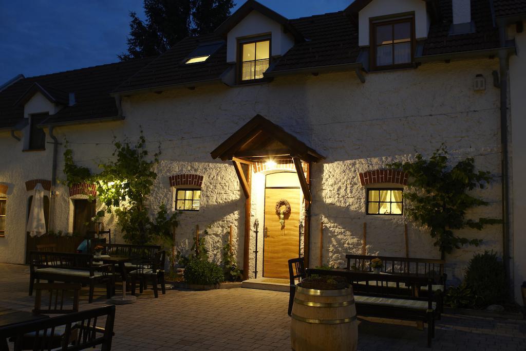 Winzerhof Kiss Hotel Jois Bagian luar foto