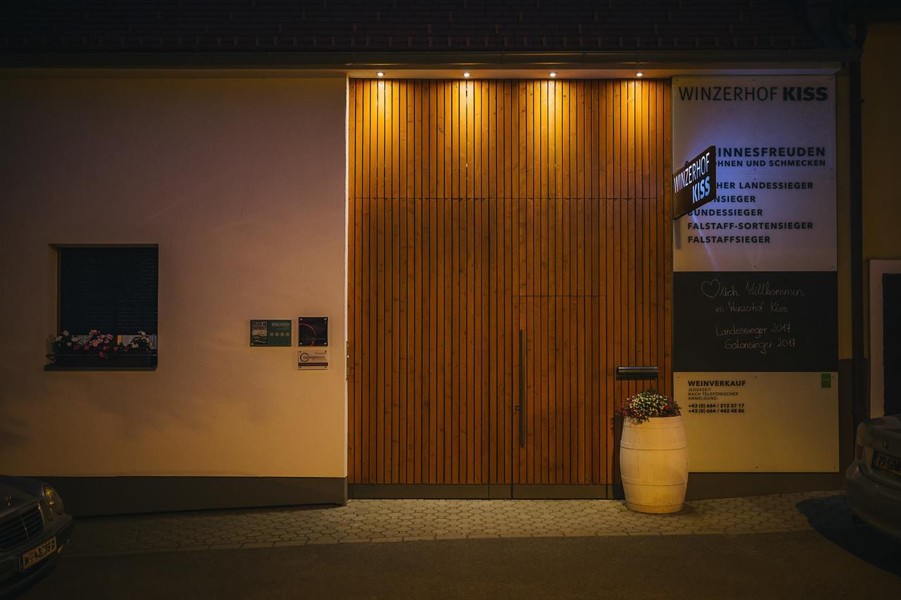 Winzerhof Kiss Hotel Jois Bagian luar foto