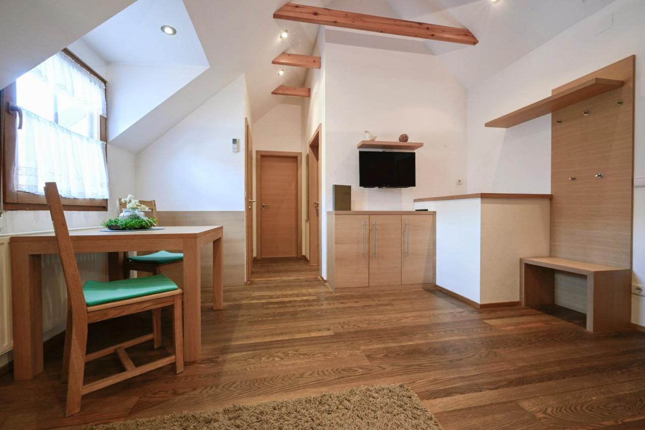 Winzerhof Kiss Hotel Jois Bagian luar foto