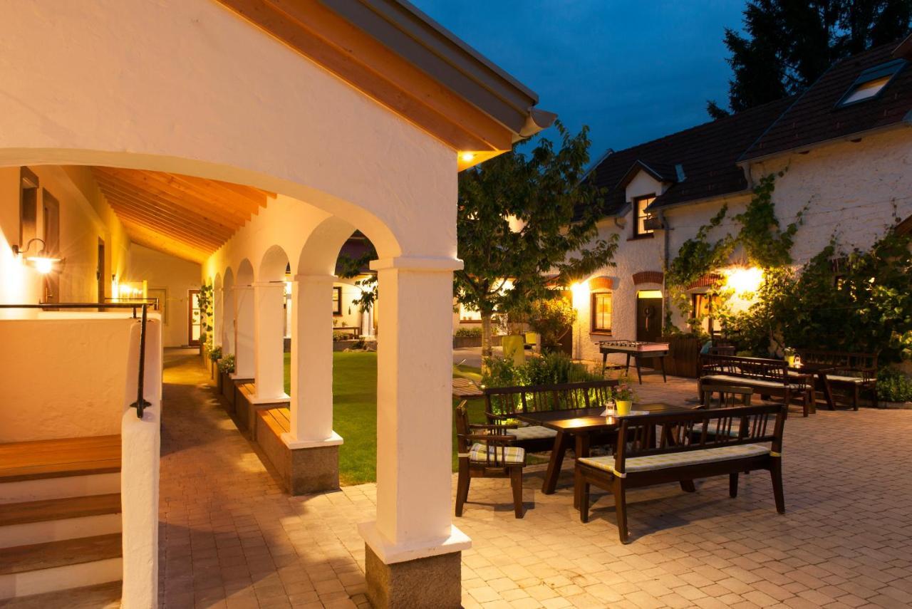 Winzerhof Kiss Hotel Jois Bagian luar foto