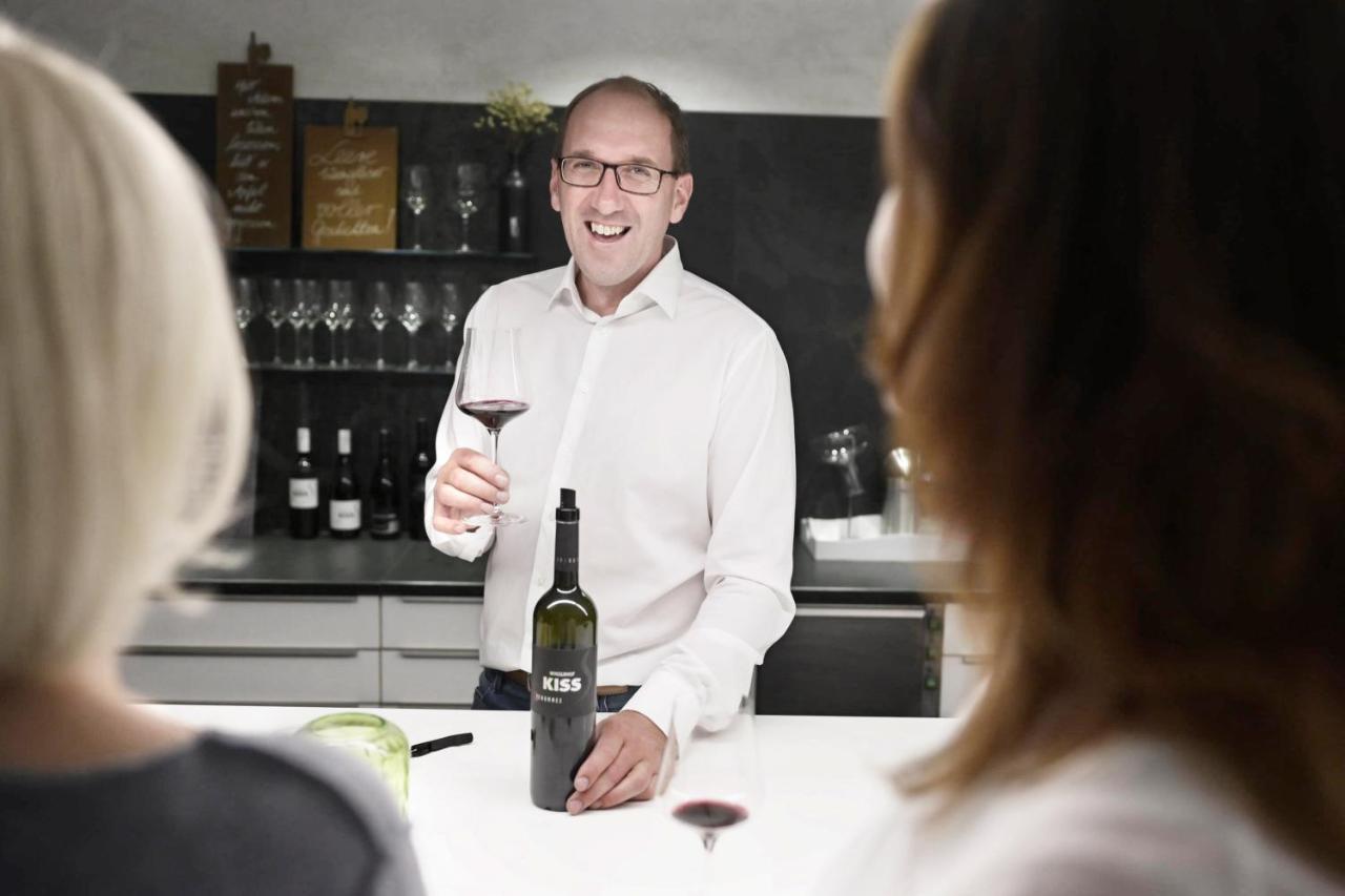 Winzerhof Kiss Hotel Jois Bagian luar foto